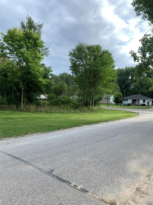 25891 Ballard St, Harrison Twp, MI, 48045-2401 | Card Image