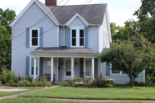 126 Broadway St, Versailles, KY, 40383-1108 | Card Image