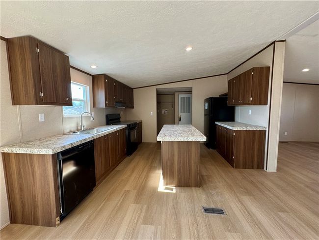 Kitchen | Image 10