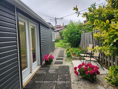 10 Moir Ave, York, ON, M6C1N7 | Card Image