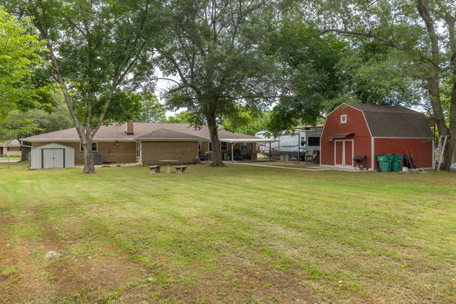 View of green lawn with a storage unit | Image 37