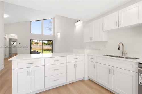 apt-1-10675 Nw 30th Pl, Sunrise, FL, 33322-1054 | Card Image