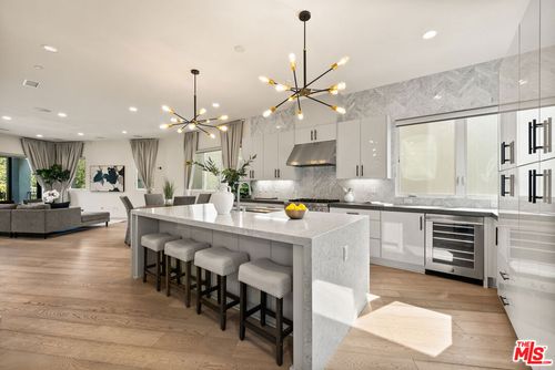 12667 Bluff Creek Dr, Playa Vista, CA, 90094-3017 | Card Image