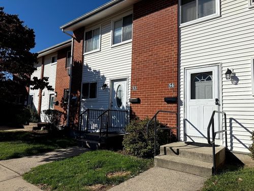 53-53 Farnum Dr, Holyoke, MA, 01040-2801 | Card Image