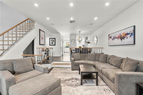 12-10229 Variel, Chatsworth, CA, 91311 | Card Image