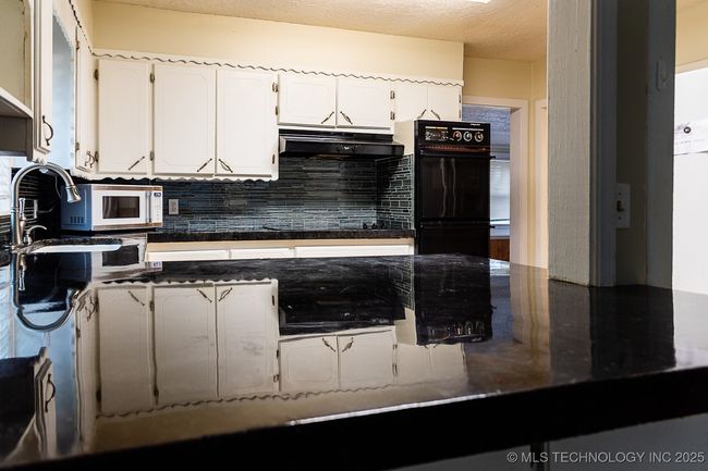 28360 Arbeka Rd, House other with 2 bedrooms, 1 bathrooms and null parking in Henryetta OK | Image 4