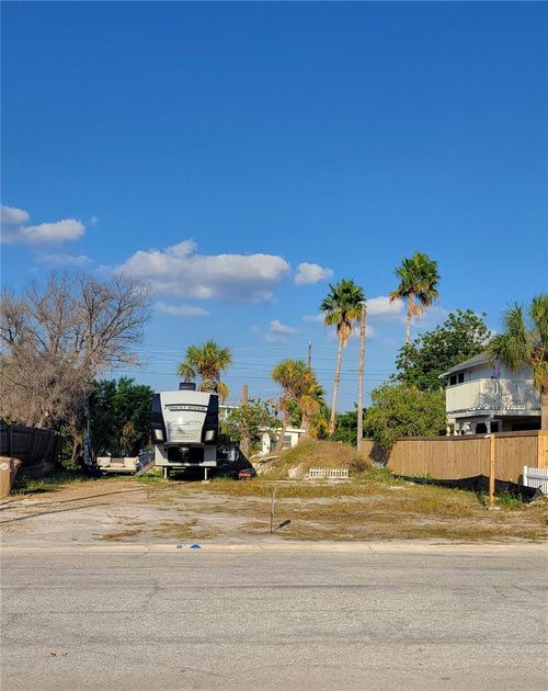 14049 Palm St, MADEIRA BEACH, FL, 33708-2216 | Card Image