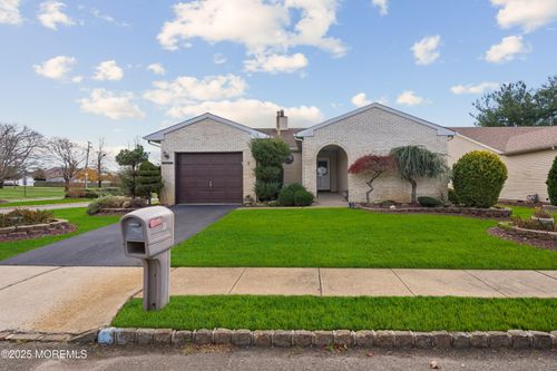 1 Suffolk Way, Marlboro, NJ, 07746-1727 | Card Image