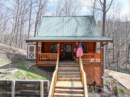 2104 Reid Ln, Sevierville, TN, 37876-4103 | Card Image