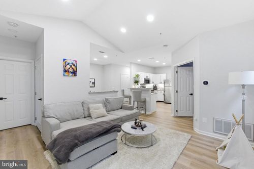 33-1700 Lake Shore Crest Dr, RESTON, VA, 20190-3248 | Card Image