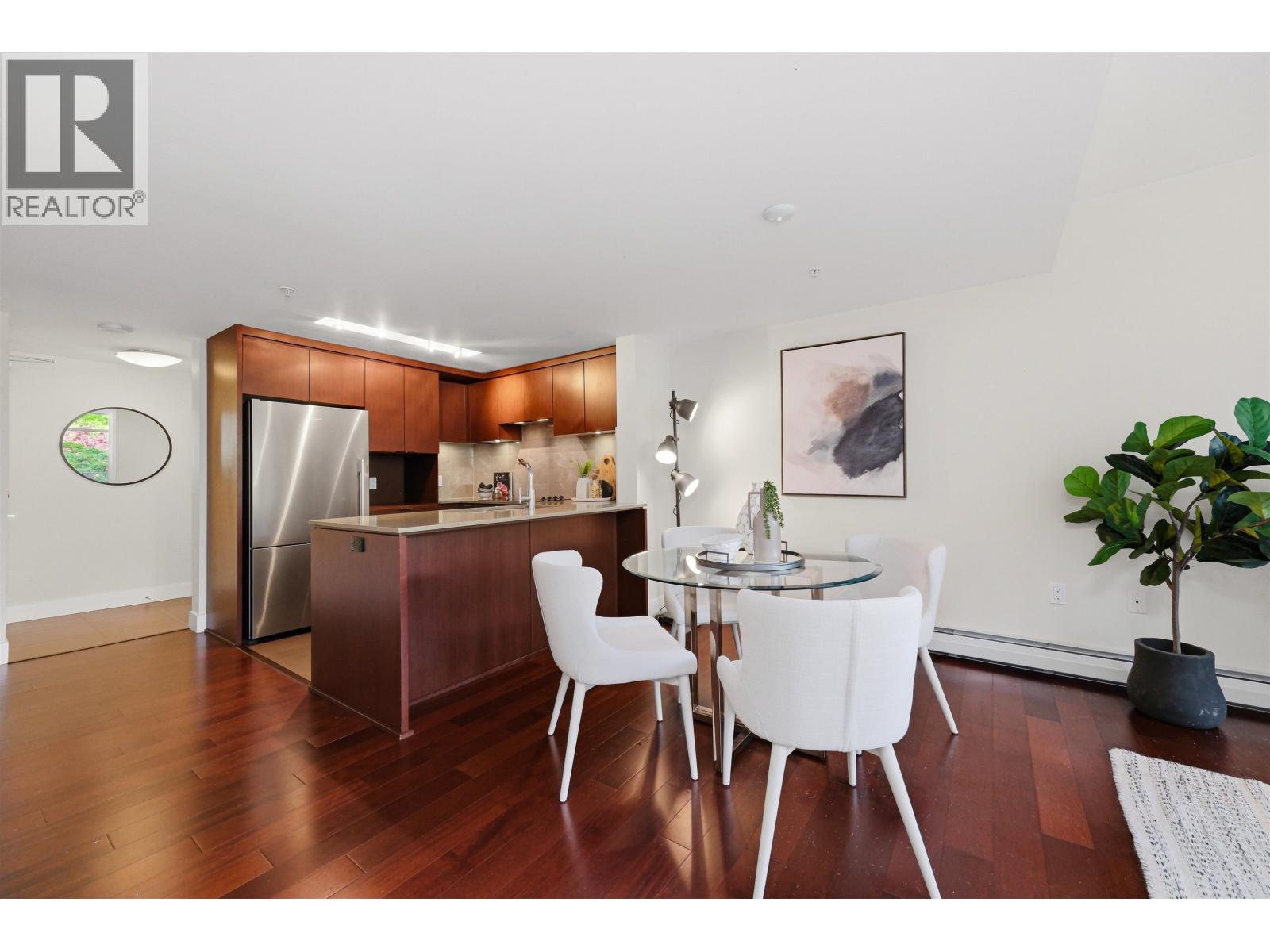 Residential in North Vancouver 5