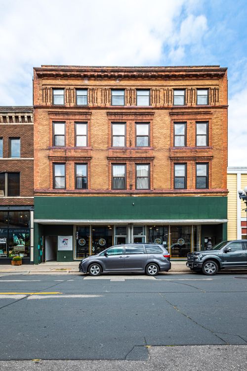 ste-f-513 Main St, La Crosse, WI, 54601-4376 | Card Image