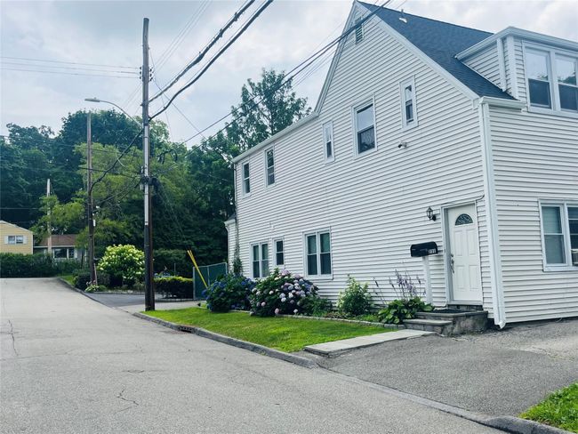 Parking space in yard | Image 17