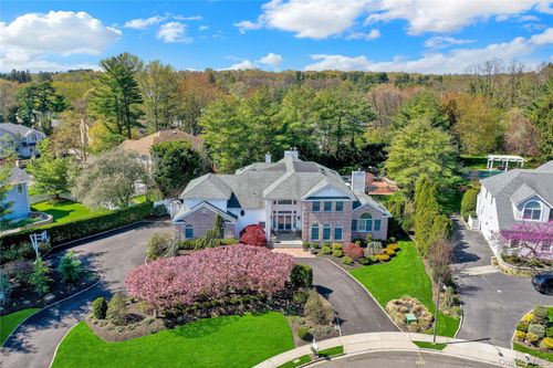 15 Pironi Ct, Woodbury, NY, 11797-1229 | Card Image