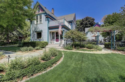 507228 Western Rd, Cedarburg, WI, 53012-1733 | Card Image