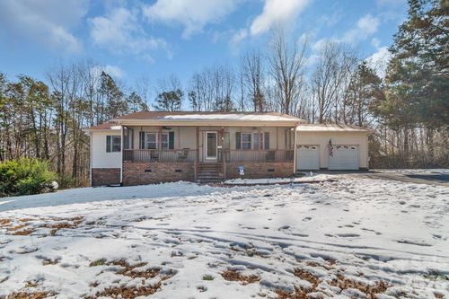 821 Bell Farm Rd, Statesville, NC, 28625-8524 | Card Image