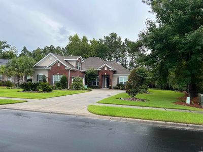 View of front of property with a front lawn | Image 1