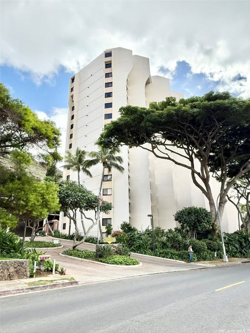 3b-555 Hahaione St, Honolulu, HI, 96825-1458 | Card Image