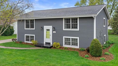 1254 Market Place, Waukesha, WI, 53189 | Card Image