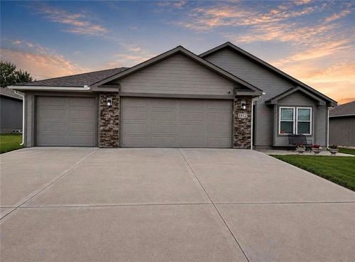 1812 Crane Ln, Independence, MO, 64058 | Card Image