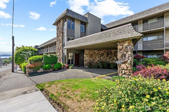 A secure lobby entrance and a pass through driveway for smooth pickups and drop offs. | Image 5