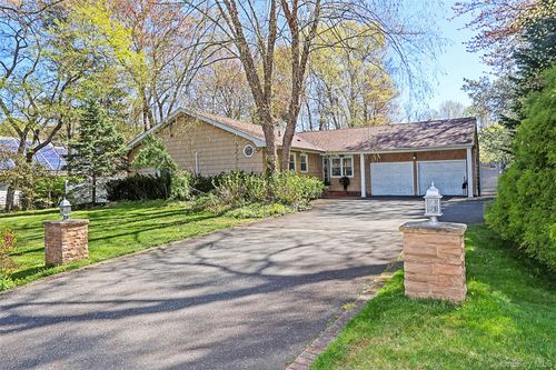 395 Ridgefield Rd, Hauppauge, NY, 11788-2313 | Card Image