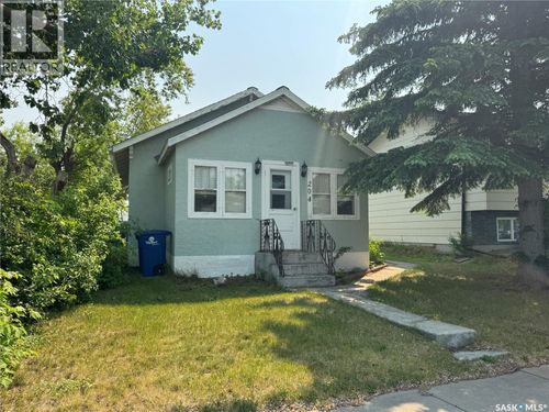 204 1 St E, Wynyard, SK, S0A4T0 | Card Image