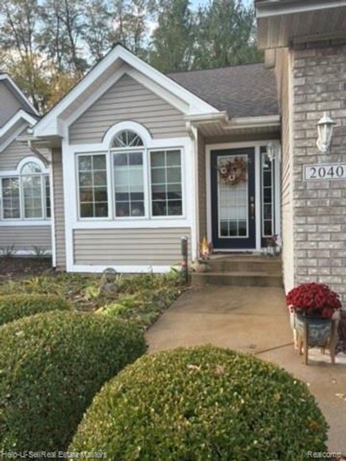 46-2040 Blue Bellway Nw, Grand Rapids, MI, 49504-2599 | Card Image