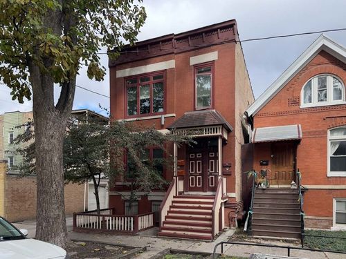 g-2046 W Iowa St, Chicago, IL, 60622-7639 | Card Image