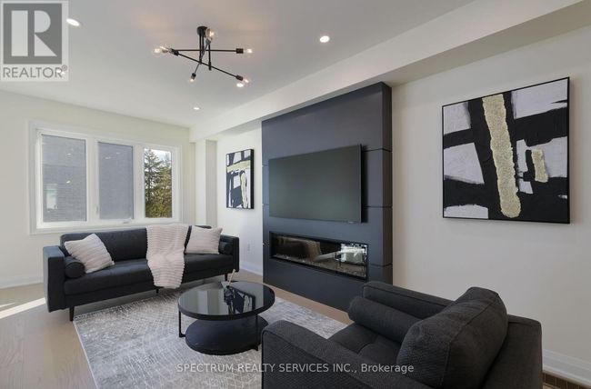 199 Grand Trunk Avenue, Townhouse with 3 bedrooms, 3 bathrooms and 2 parking in Vaughan (Patterson) ON | Image 12