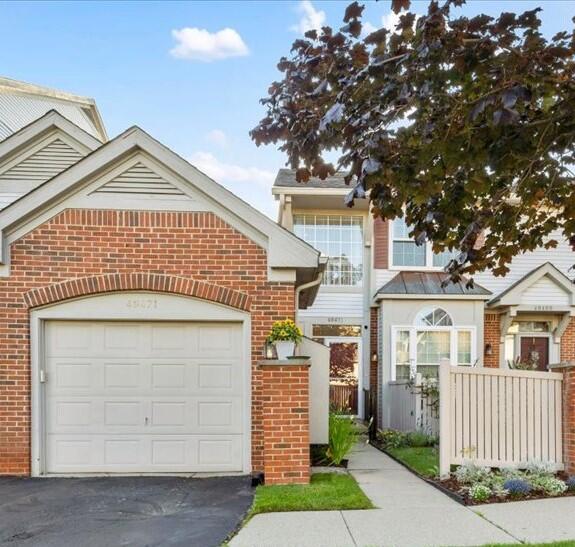 Pointe Xing, Plymouth, MI 48170