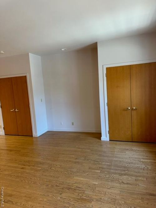 528 Main St, Beacon, NY, 12508-2837 | Card Image