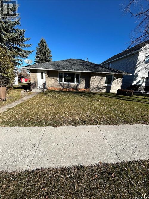 112 2nd Ave, Kelvington, SK, S0A4J0 | Card Image