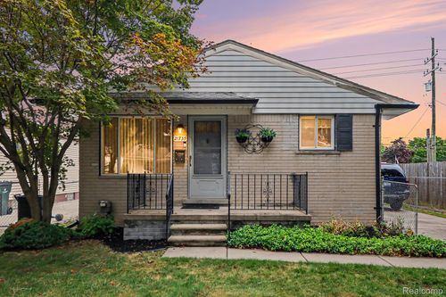 21739 Cedar St, Saint Clair Shores, MI, 48081-2823 | Card Image