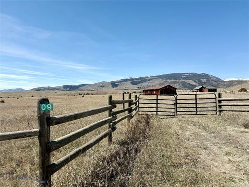 9 Paradise Ranch Rd, Livingston, MT, 59047-8800 | Card Image