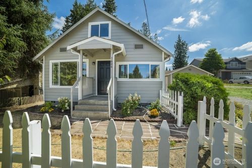 1426 Queen Avenue Ne, Renton, WA, 98056 | Card Image
