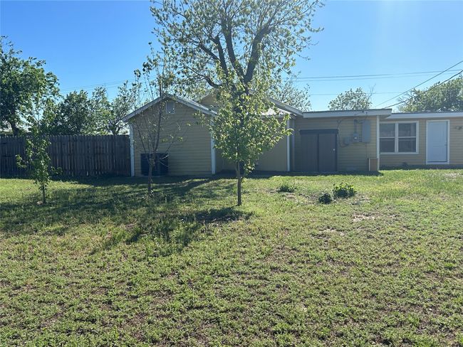 708 Barrow St, House other with 4 bedrooms, 2 bathrooms and null parking in Goldthwaite TX | Image 20