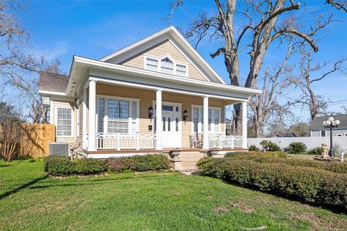 801 N Fulton St, Wharton, TX, 77488-3945 | Card Image