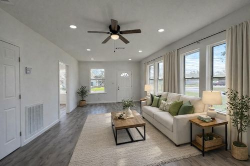 301 E 3rd St, Sweeny, TX, 77480-2551 | Card Image