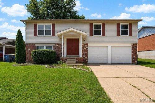 2240 Larbrook Dr, Florissant, MO, 63031-2818 | Card Image