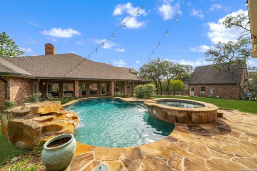 8639 Raintree Woods Dr, Fair Oaks Ranch, TX, 78015-4412 | Card Image