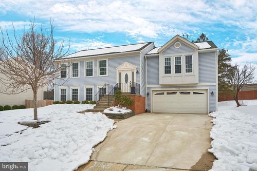 13715 Eastcliff Cir, CENTREVILLE, VA, 20120-1761 | Card Image