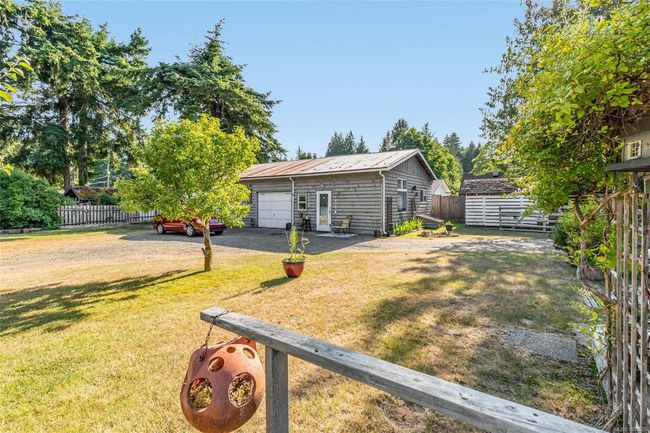 1226 Centre Rd, House other with 4 bedrooms, 2 bathrooms and 5 parking in Qualicum Beach BC | Image 10
