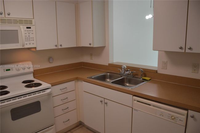 APT-812 - 1250 S Miami Ave, Condo with 1 bedrooms, 2 bathrooms and null parking in Miami FL | Image 25