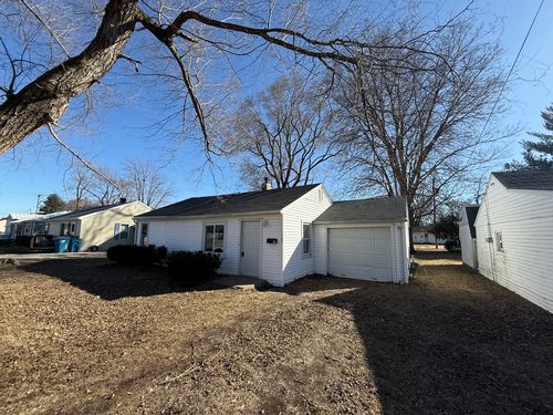 745 Oak St, Watseka, IL, 60970-1476 | Card Image