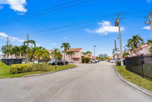 205-8039 Lake Drive, Doral, FL, 33166 | Card Image