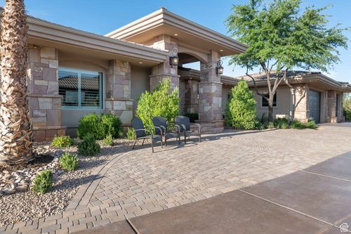 1557 Stone Cliff Dr, St. George, UT, 84790-6138 | Card Image