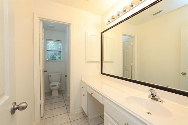 Additional Jack and Jill bathroom. | Image 31