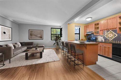 3t-142 Garth Rd, Scarsdale, NY, 10583-3726 | Card Image