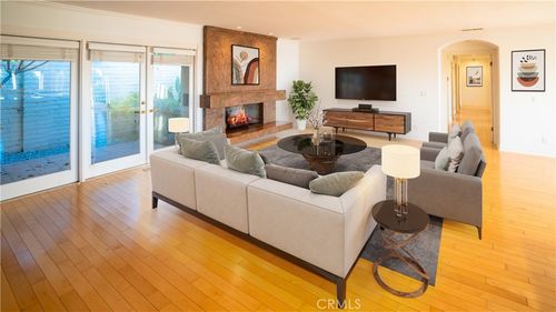 984 La Cresta Pl, Palos Verdes Estates, CA, 90274-2051 | Card Image